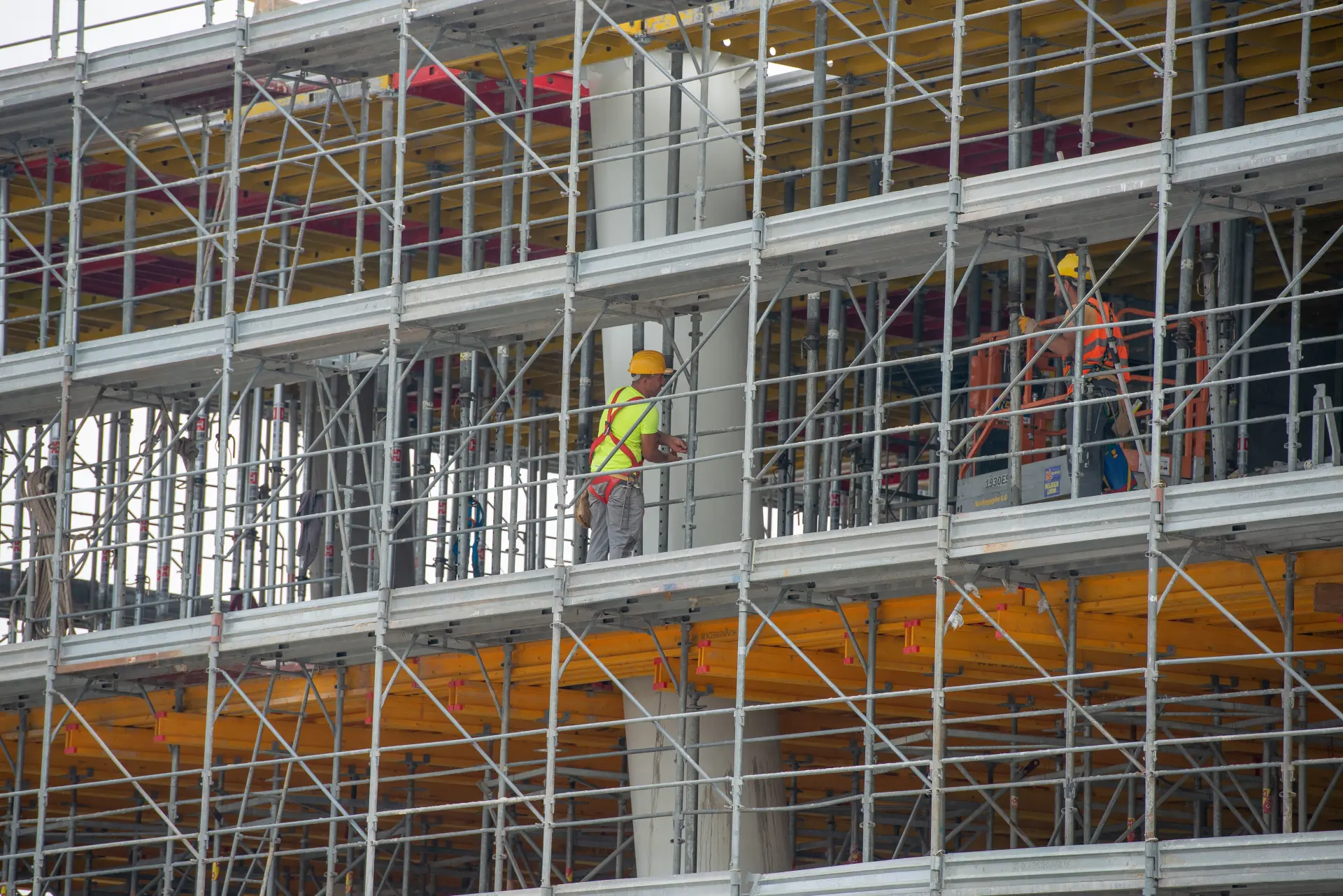 How Safety Netting Protects Workers and the Public on Site