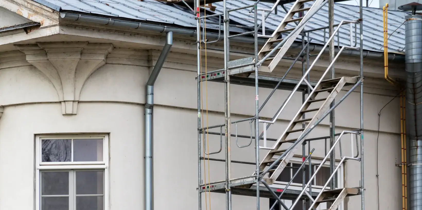 Cantilever Scaffolding - Types of Commercial Scaffolding